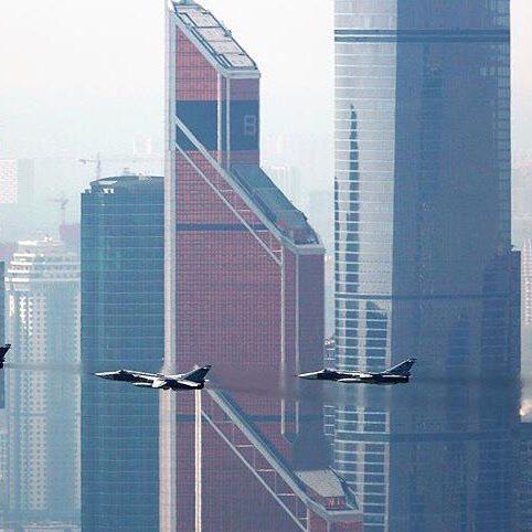 На метр0 вдоль улицы