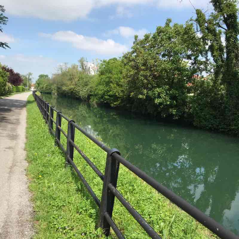 Lungo il naviglio martedana 