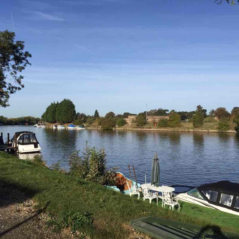 West Molesey/Walton-on-Thames walking route map in Molesey