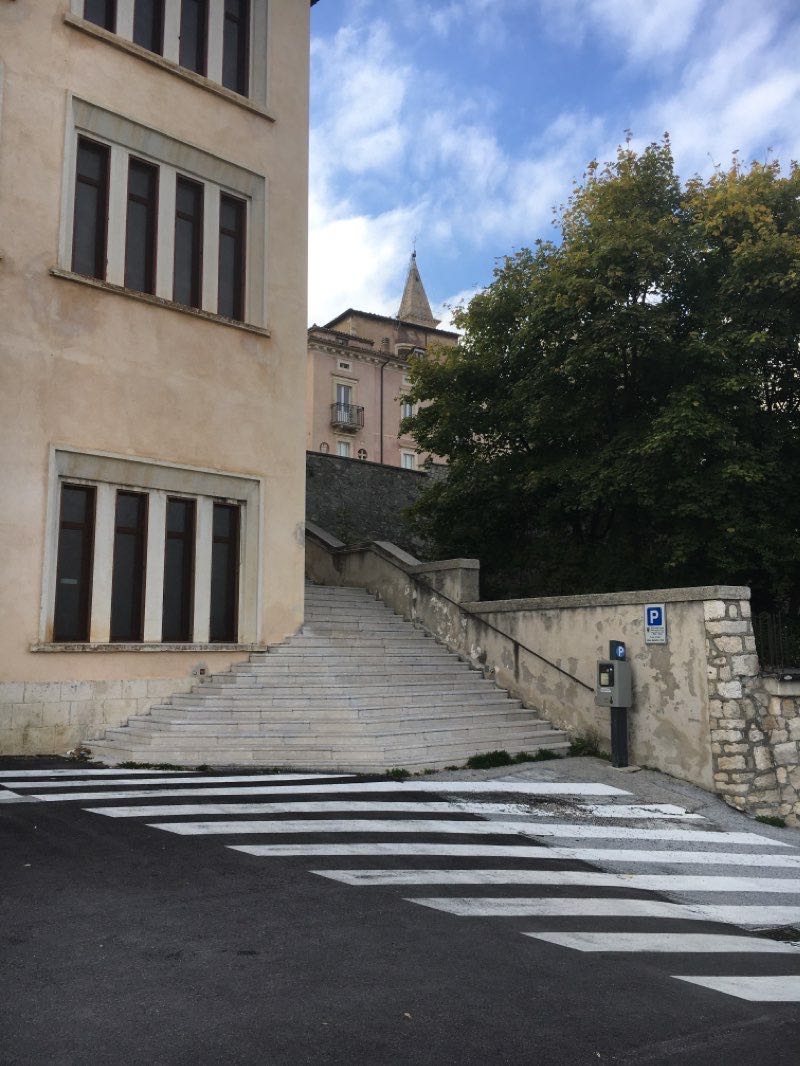 Ampio parcheggio(2)
