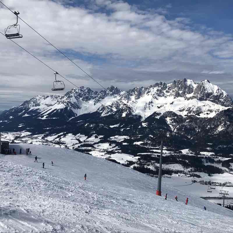Snowshoeing across from the Wilder Kaiser walking route map in Sankt Johann in Tirol