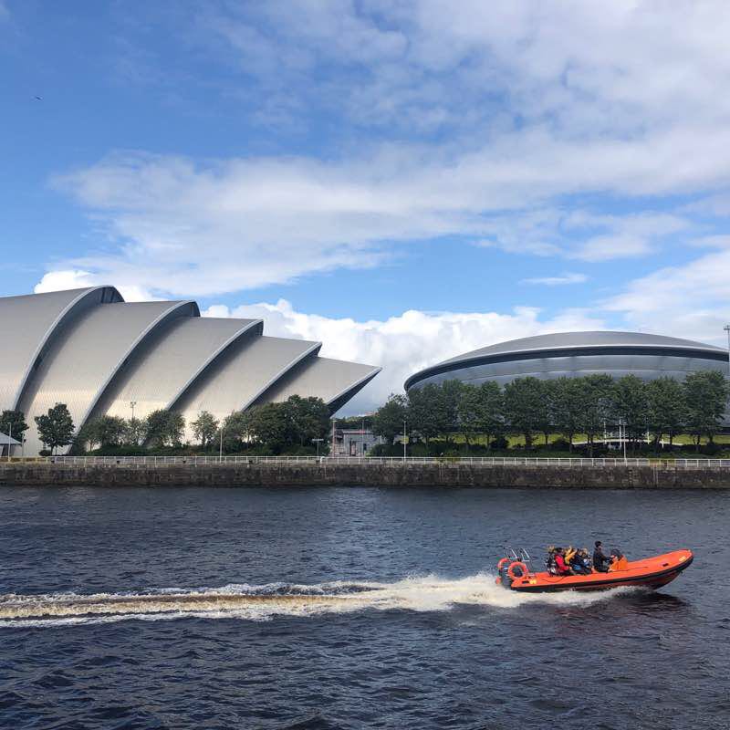 Marciapiede del fiume Clyde, Glasgow, Scozia Percorso a ...