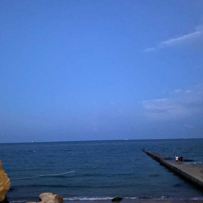 Желтый камень.