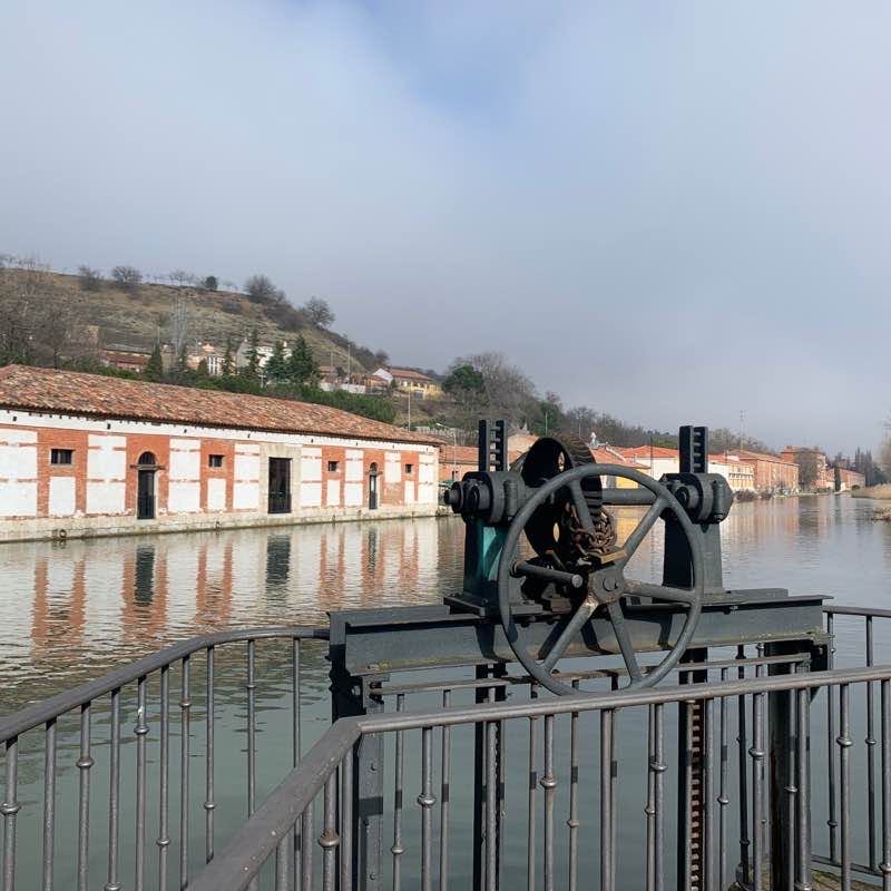 Paseo canal de Castilla desde la dársena
