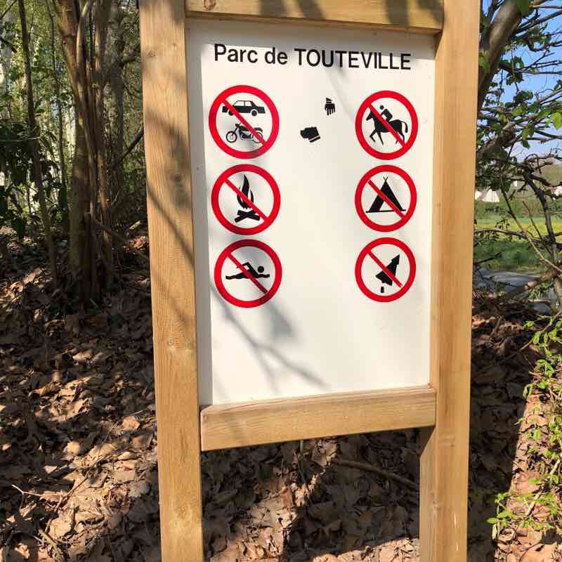 Parc de Toutville VIARMES walking route map in Viarmes