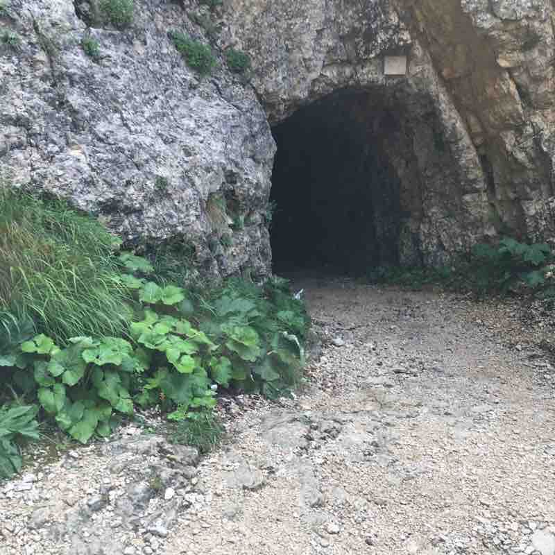 Strada delle 52 gallerie rifugio Achille Papa