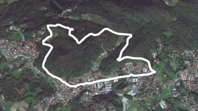 walking near me on 녹색 가시 공원은 Drezzo 피트니스 트레일처럼 보입니다. walking route
