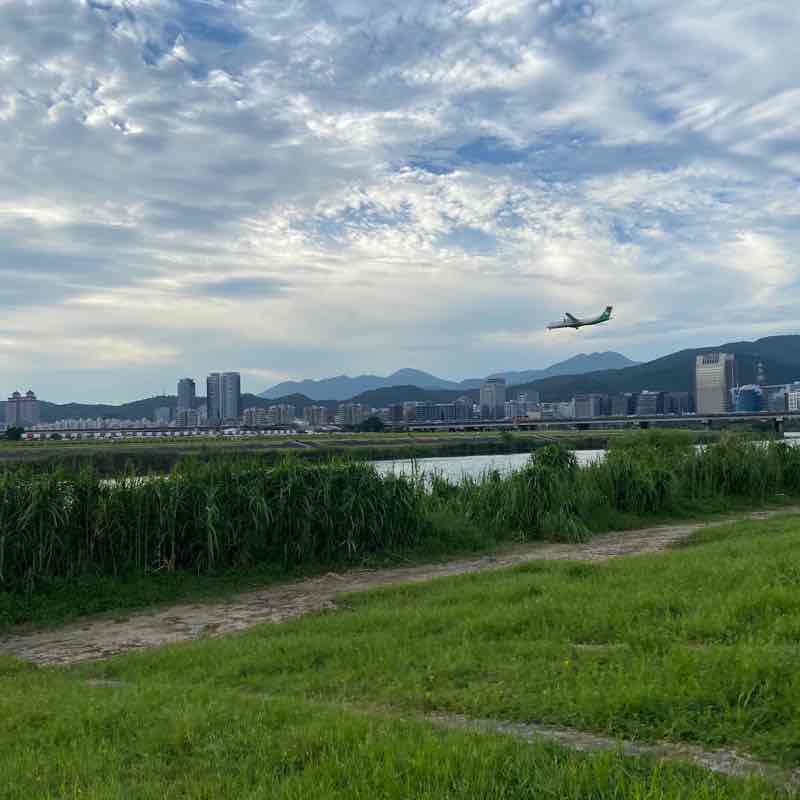 潭美公園公車站牌起步往美堤河堤公園