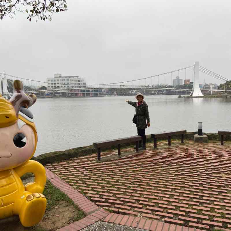 龍潭大池繞半圈