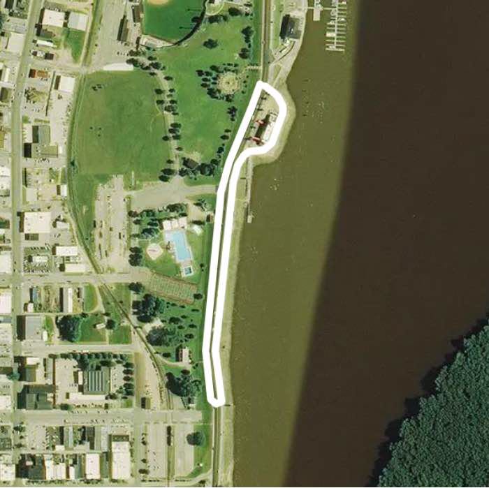 Short riverfront walk Clinton, IA walking route map in Fulton