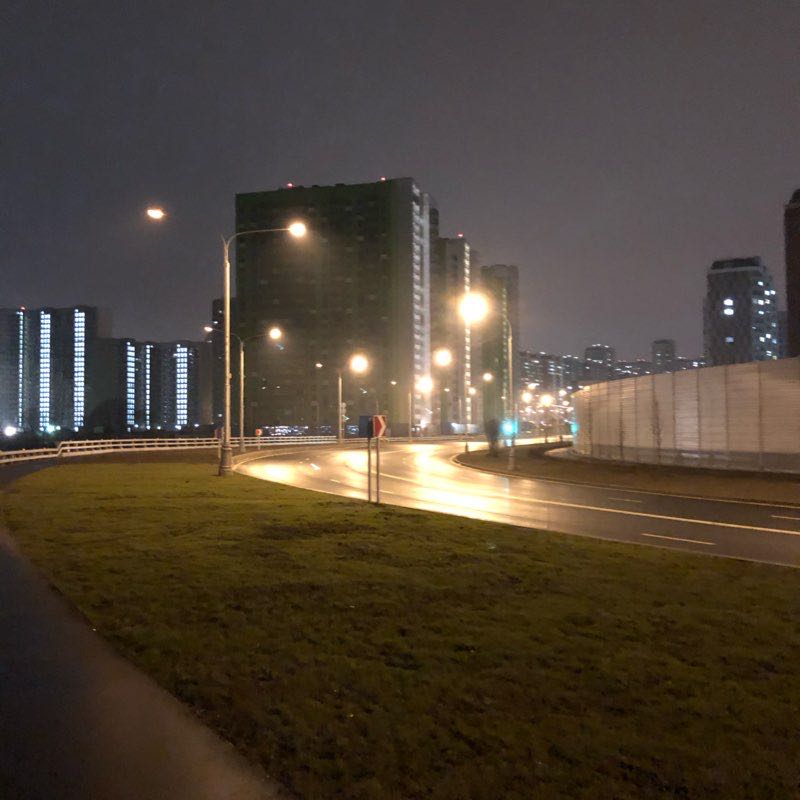 у чёрного озера