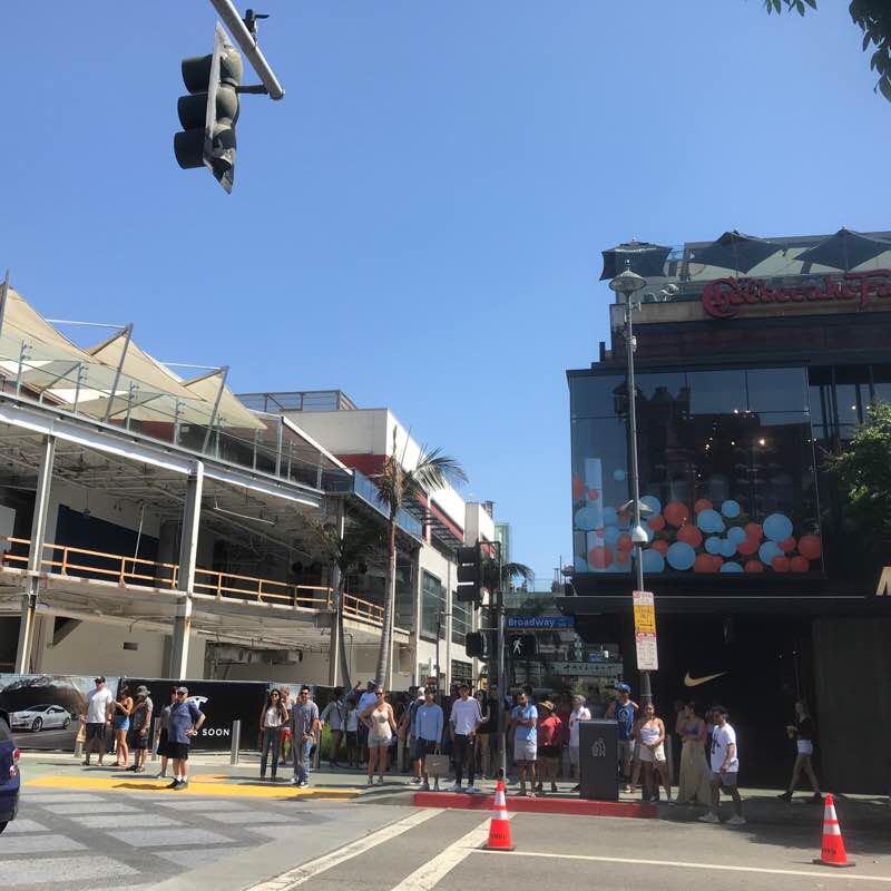 Santa Monica shopping stroll 