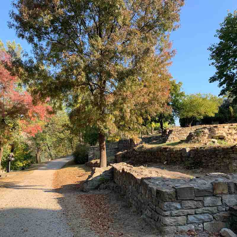 Fortress route at Tarnovo, Bulgaria walking route map in Elena