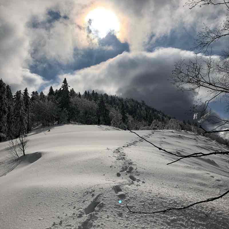 Tables across the Nebula circularly walking route map in Zamčanje