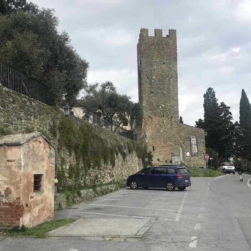 Passeggiata da Artimino verso Poggio alla Malva