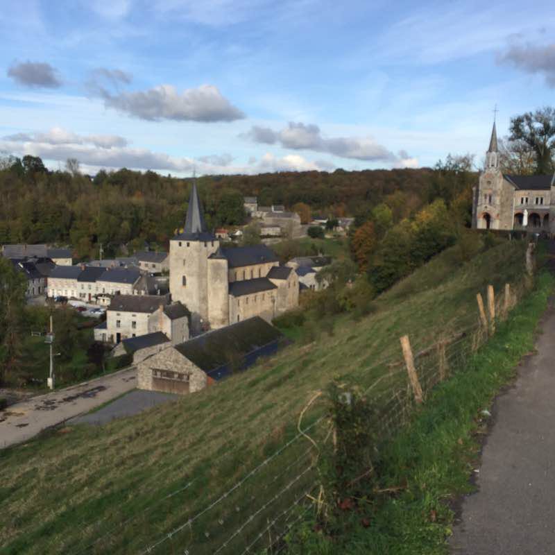 Castle of Vêves - Celles walking route map in Houyet