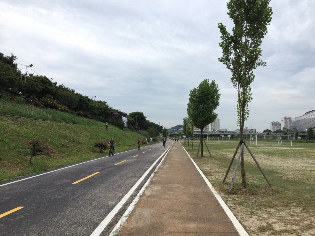 walking near me on Han River walking route