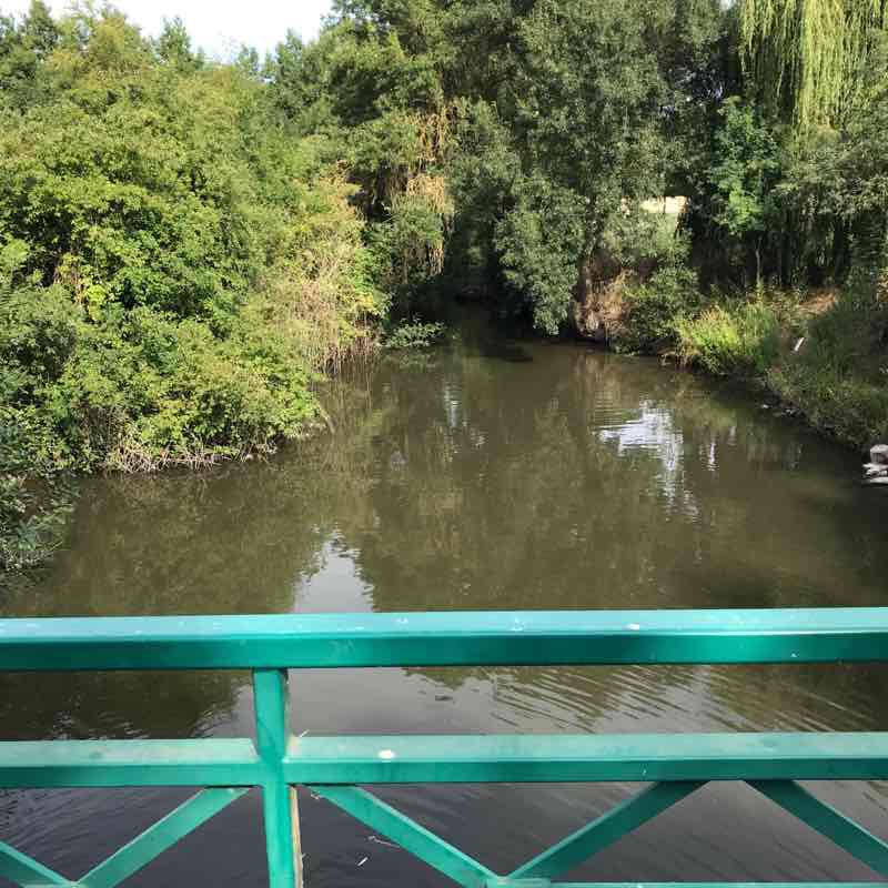 A lot of authion walking route map in Mazé-Milon