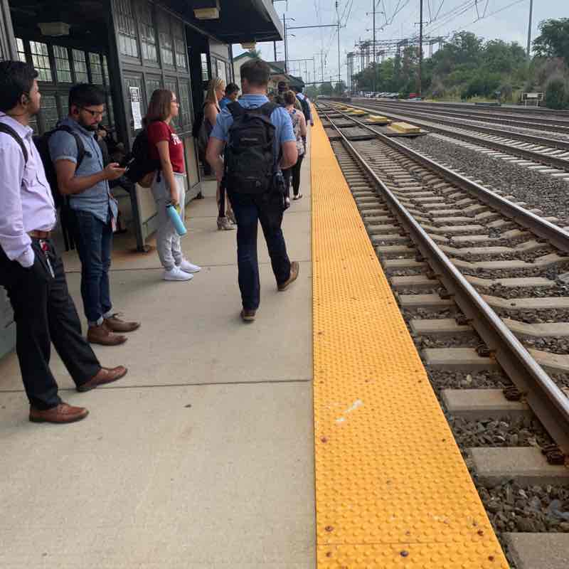 Cornwells Height train station walking route map in Beverly