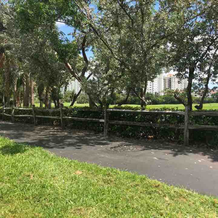 Country Club Golf Course walking route map in Hallandale Beach