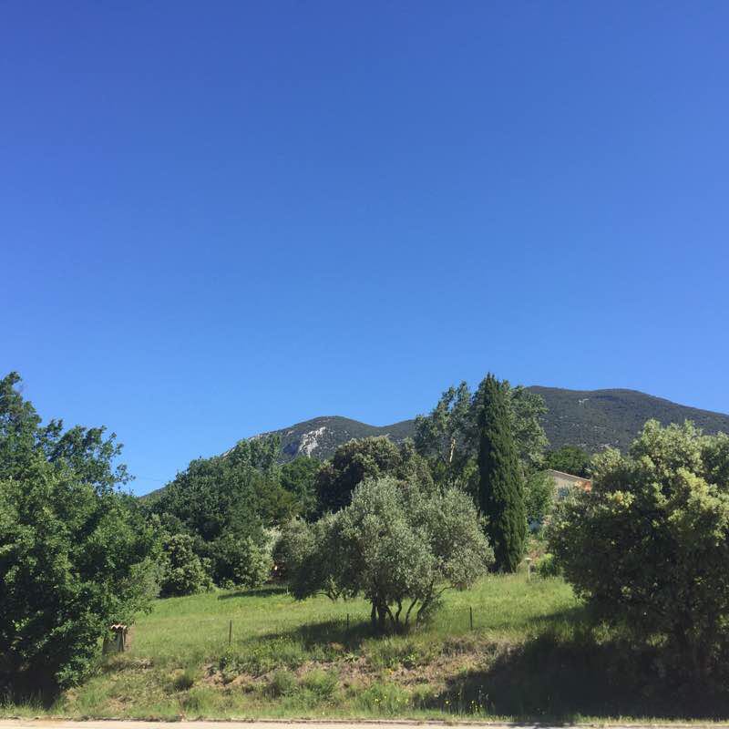 Ascending bottleneck walking route map in Roussillon