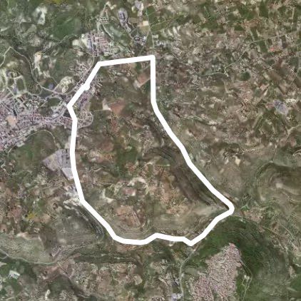 The flagpoles of Monte Perciata walking route map in Contrada Perciata
