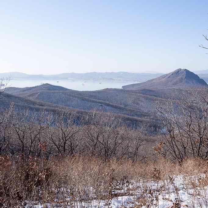 Find. Hills over Lashkevich bay. walking route map in Nakhodka