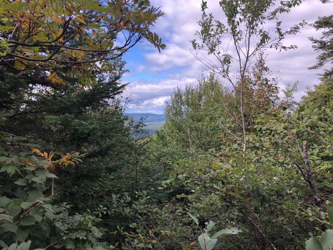 walking near me in Parc régional du Mont-Ham in winter