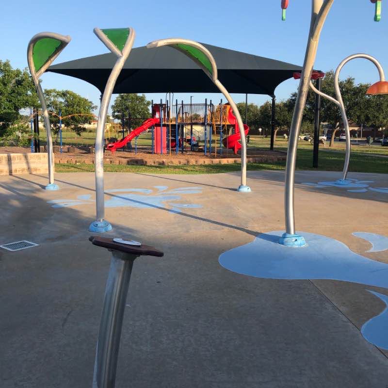 Nice park to walk in