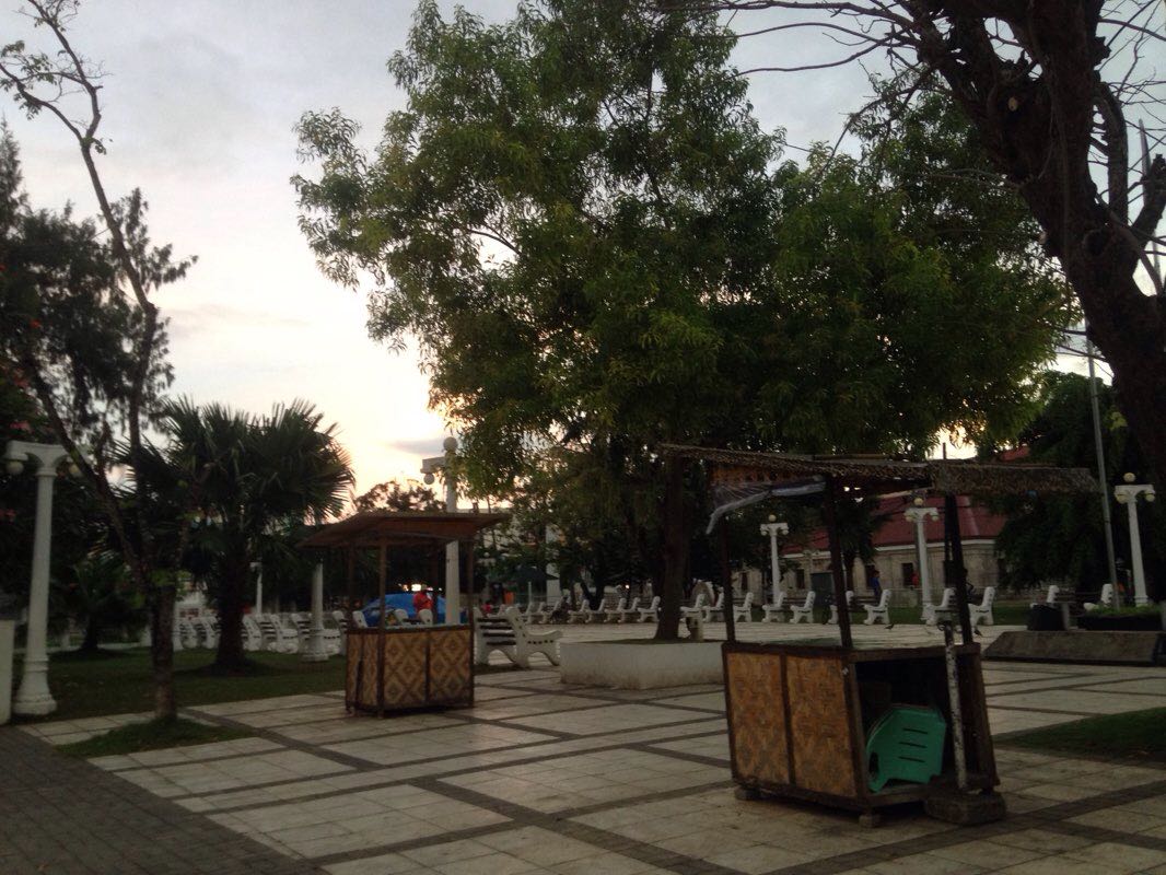 walking near me in Rizal Park in winter