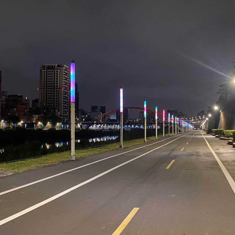 恐怖的右岸河濱夜騎