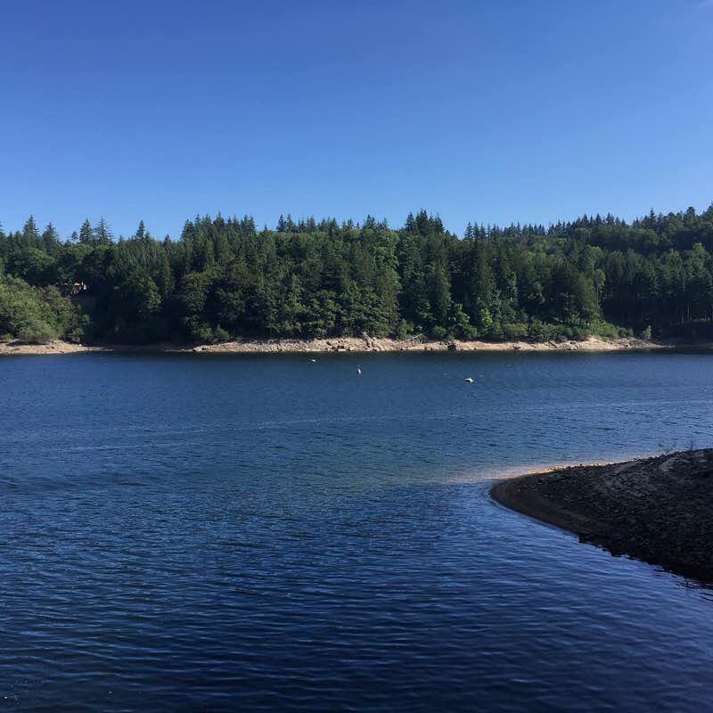 Banquet gorges by Lake Peyres walking route map in Le Vintrou