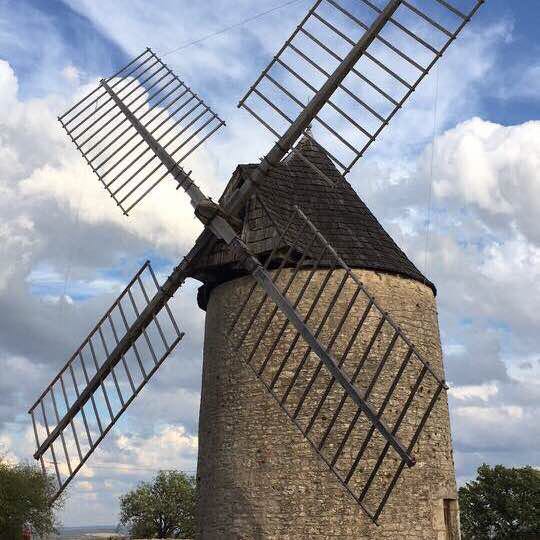 Black triangle of Quercy walking route map in Carlucet