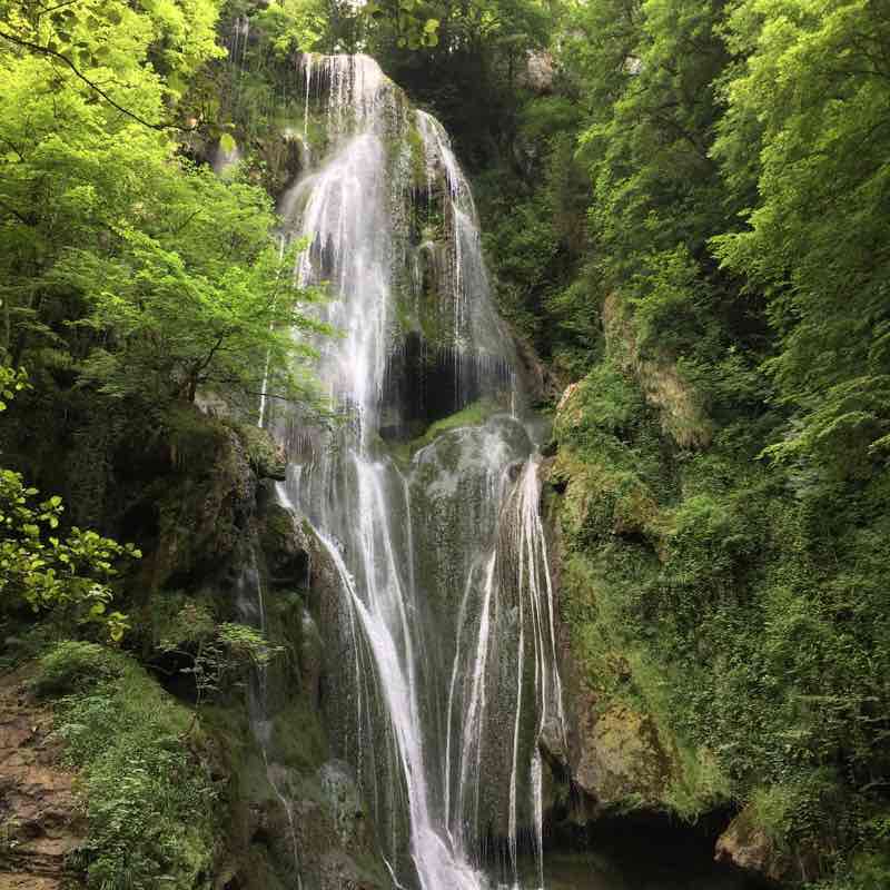 Cascade d'Autoire by the castle of the English Walk Trail Loubressac