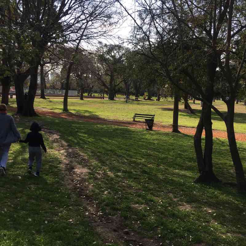 Caminata tranquila por las calles