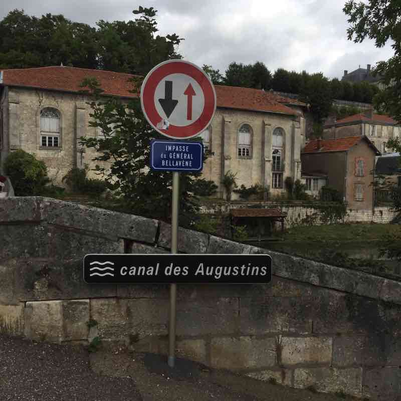 Lake tower and old canals walking route map in Verdun