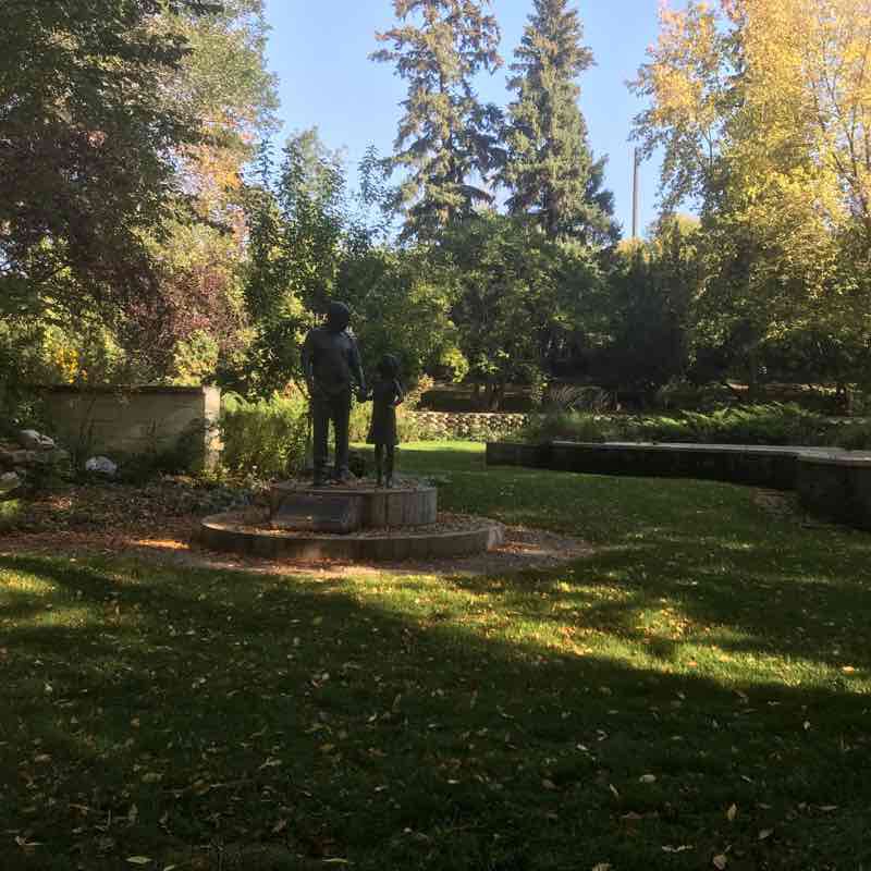 Saskatoon crescent w village route 