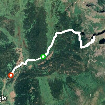 Ергаки, висячий камень через оз. Радужное