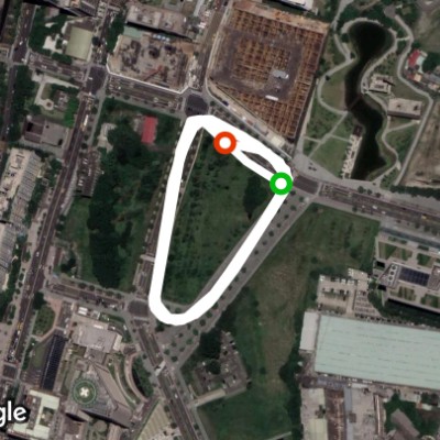 板橋區遠東通訊園區在亞東醫院及愛買南雅店之間晚上照明充足  有保全巡視 運動人很多