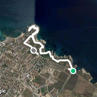 Il bello di camminare con il mare come cornice.